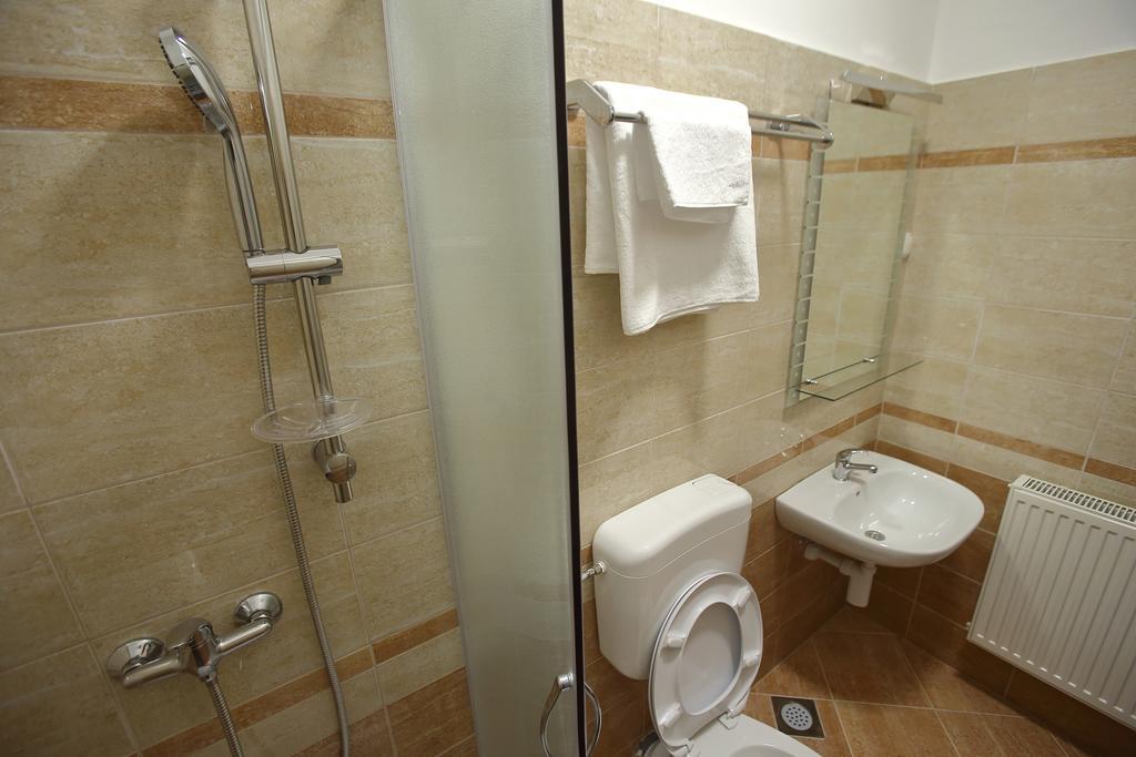 Hôtel Sobe Oliva à Zagreb Extérieur photo