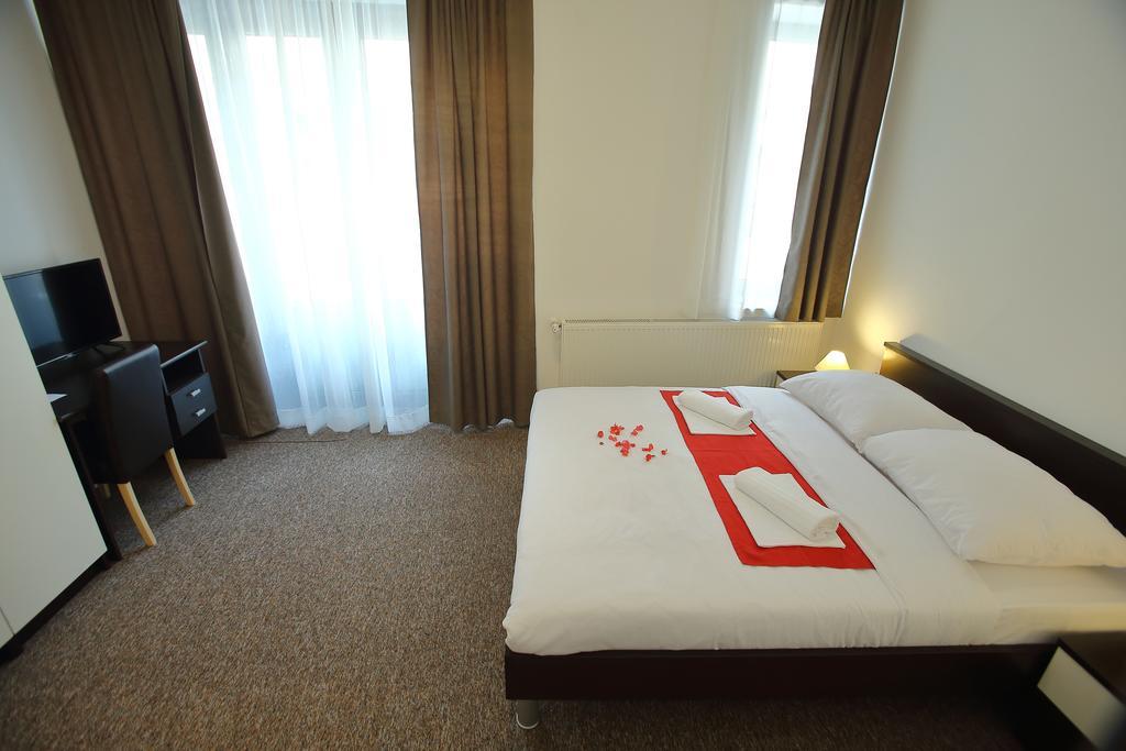 Hôtel Sobe Oliva à Zagreb Extérieur photo