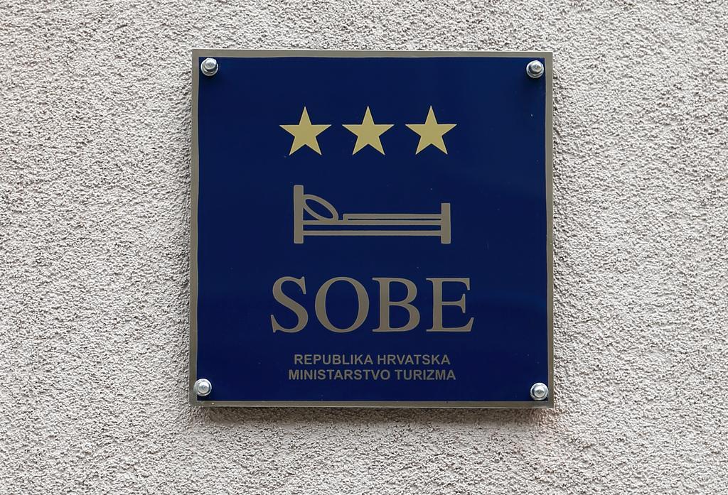 Hôtel Sobe Oliva à Zagreb Extérieur photo