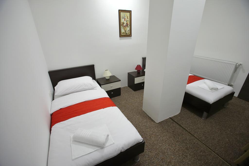 Hôtel Sobe Oliva à Zagreb Extérieur photo