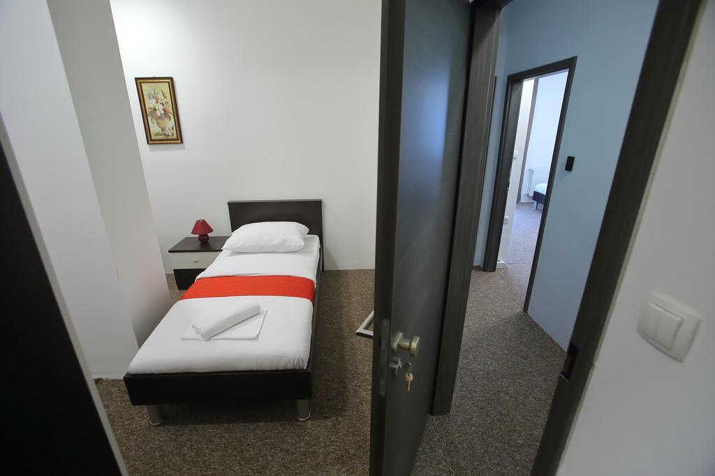 Hôtel Sobe Oliva à Zagreb Extérieur photo