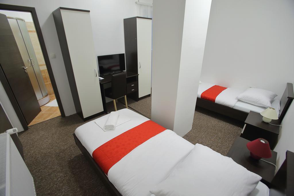 Hôtel Sobe Oliva à Zagreb Extérieur photo