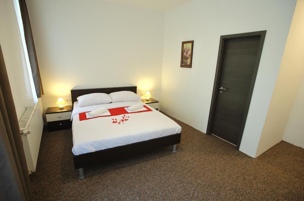 Hôtel Sobe Oliva à Zagreb Extérieur photo