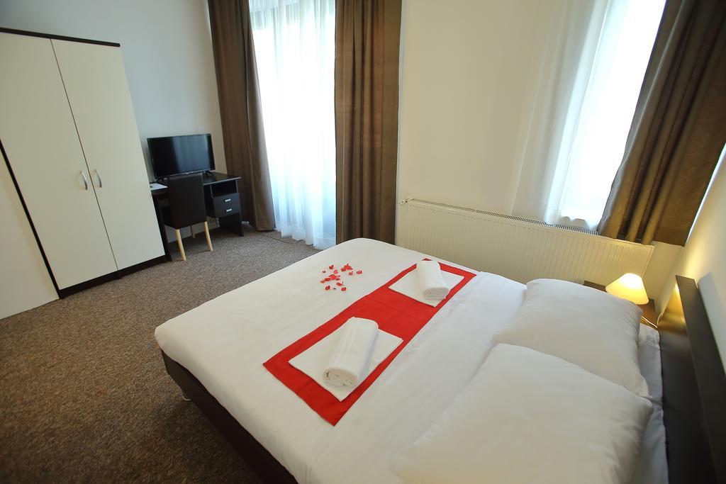 Hôtel Sobe Oliva à Zagreb Extérieur photo